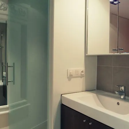 Neptune Met Zeezicht - Vosproperties Apartament